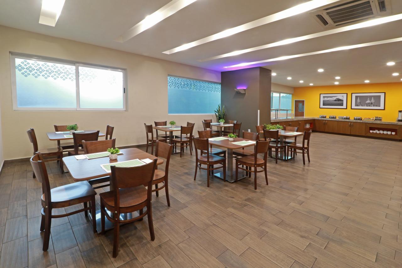 Hotel Wyndham Garden Guadalajara Acueducto Zapopan Esterno foto