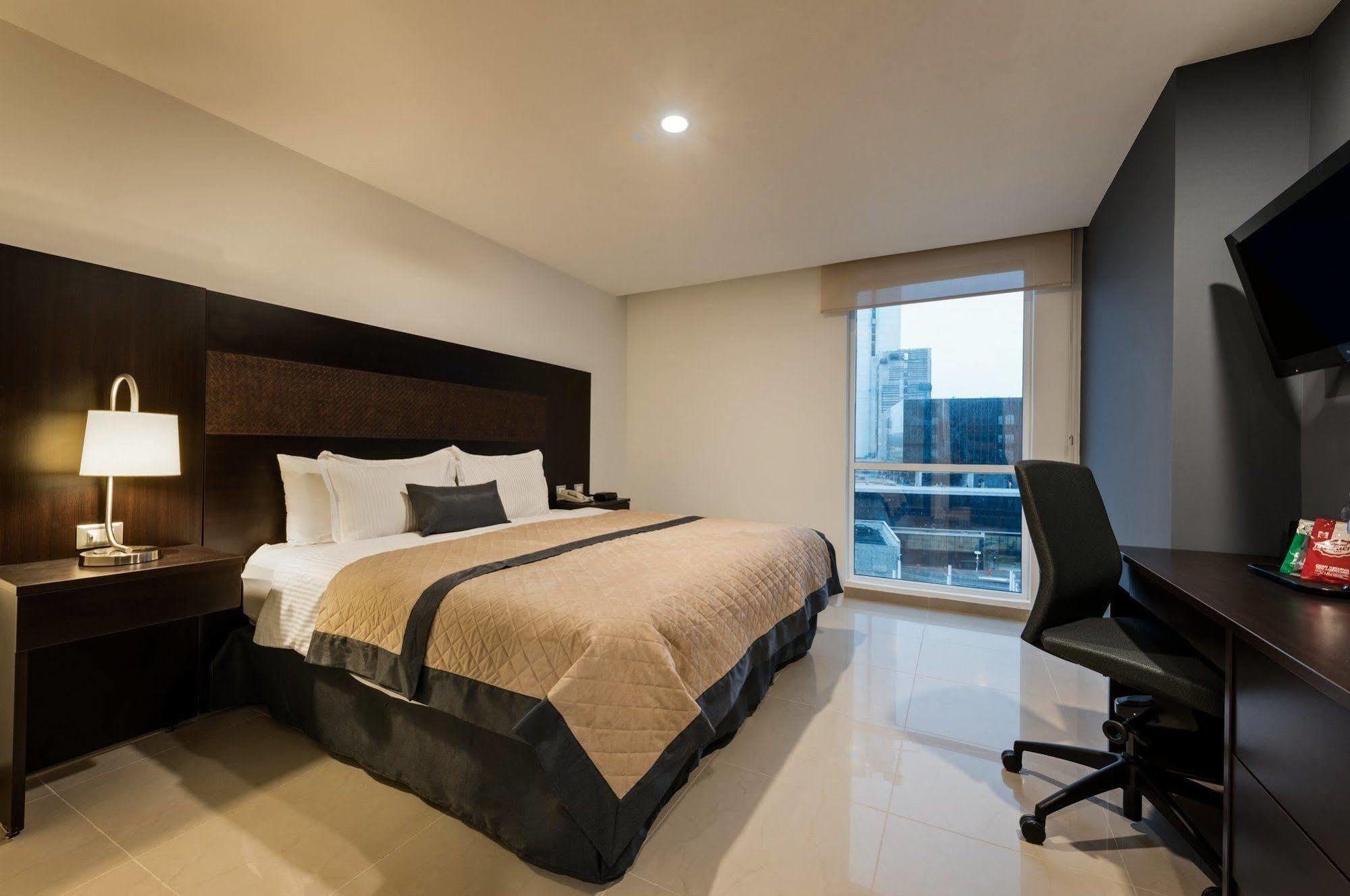 Hotel Wyndham Garden Guadalajara Acueducto Zapopan Esterno foto