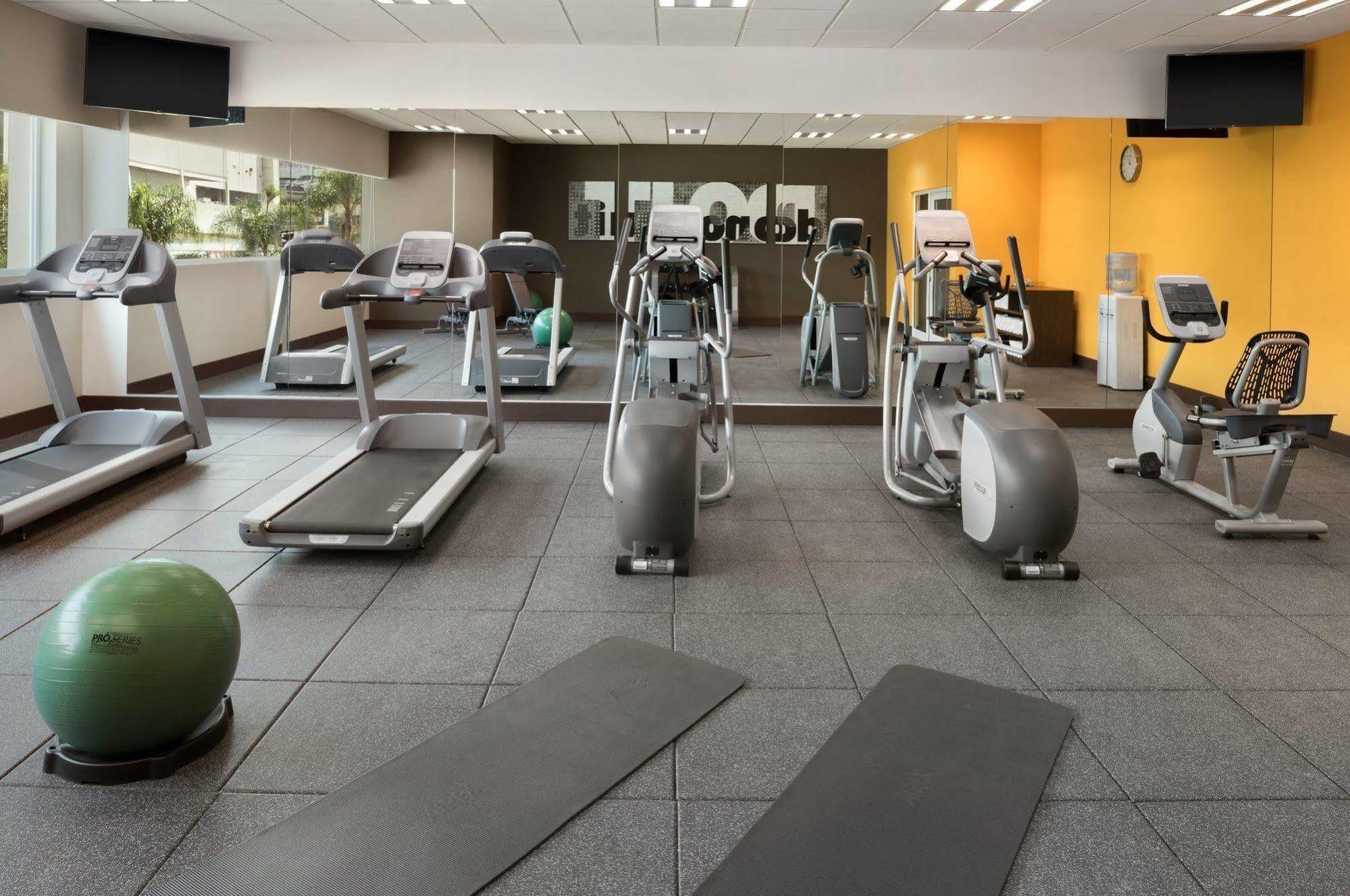 Hotel Wyndham Garden Guadalajara Acueducto Zapopan Esterno foto
