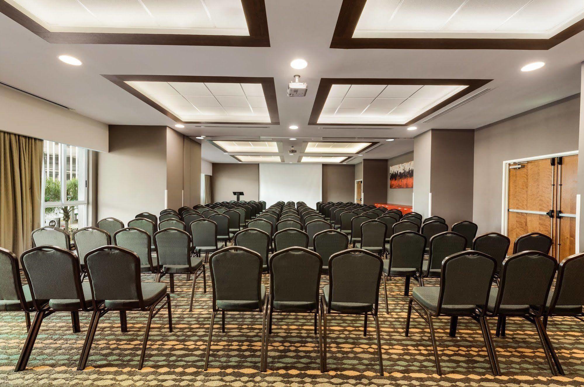 Hotel Wyndham Garden Guadalajara Acueducto Zapopan Esterno foto